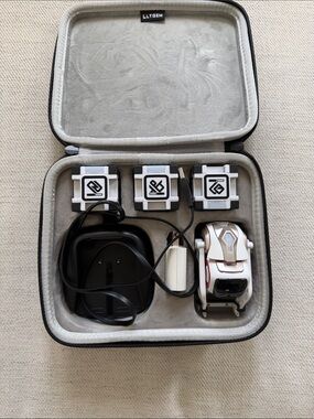 Anki Cozmo miniature Robot with Cubes and Carrying Case. A fun educational toy!